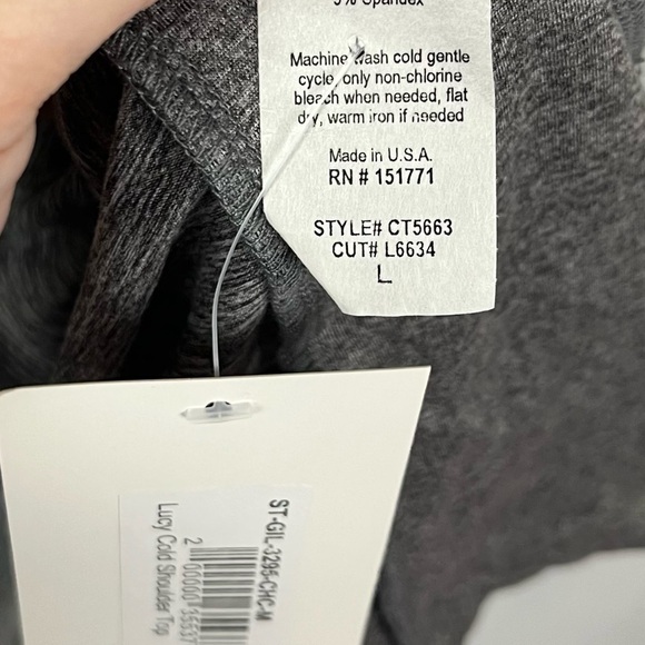 Boutique Gilli Light Gray Lucy Cold Shoulder Long Sleeve Top M - Picture 4 of 5